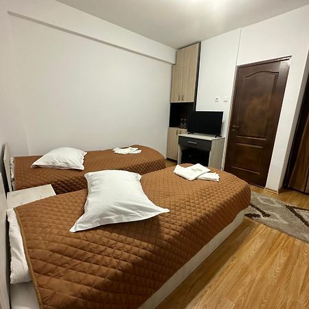Casa Rustic Cazare Pitesti Exterior photo